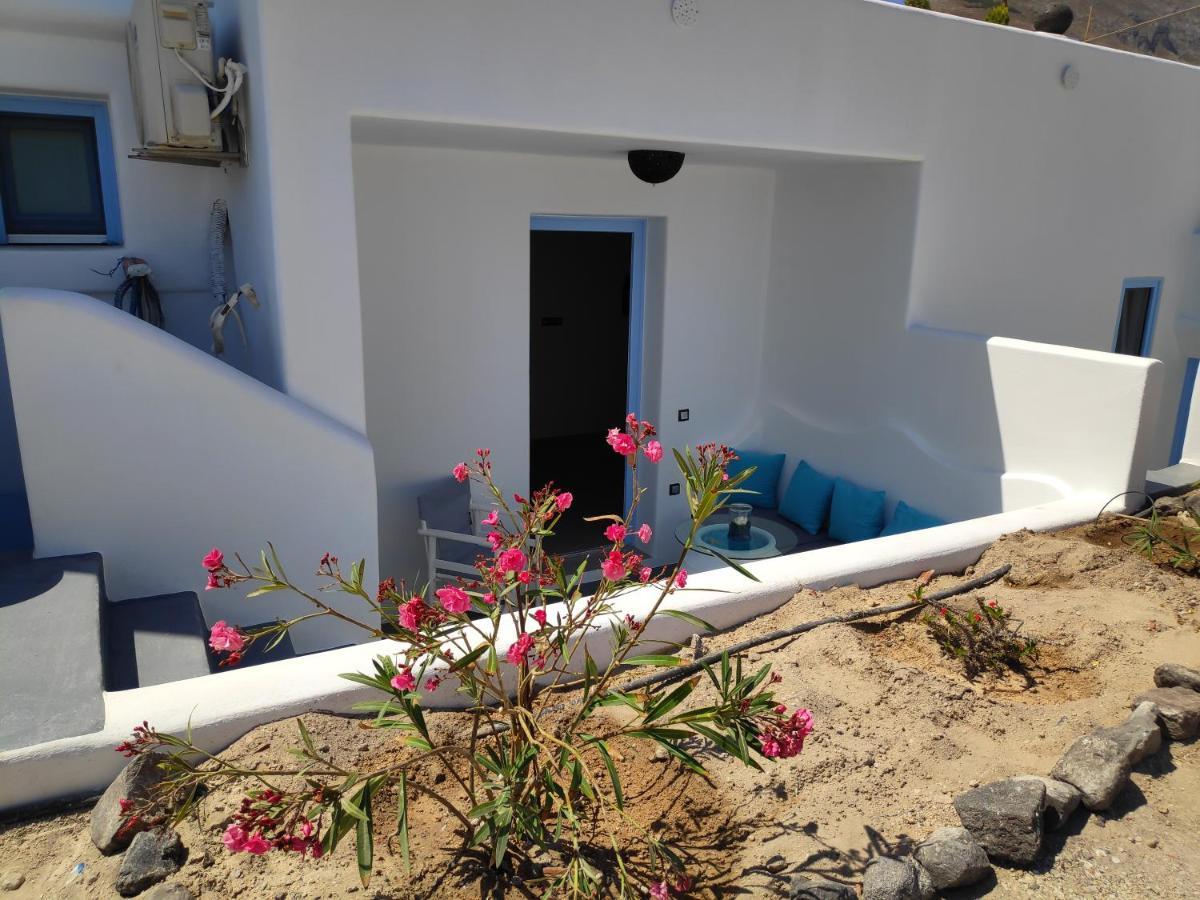 Santoxenia George * Kamari (Santorini)